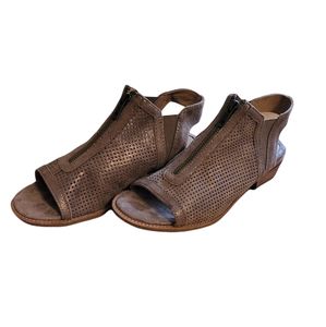 Sofft Women's sandals size 9 bronze/pewter